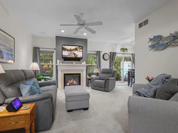 1205 Bergmann Dr, Stillwater, MN 55082