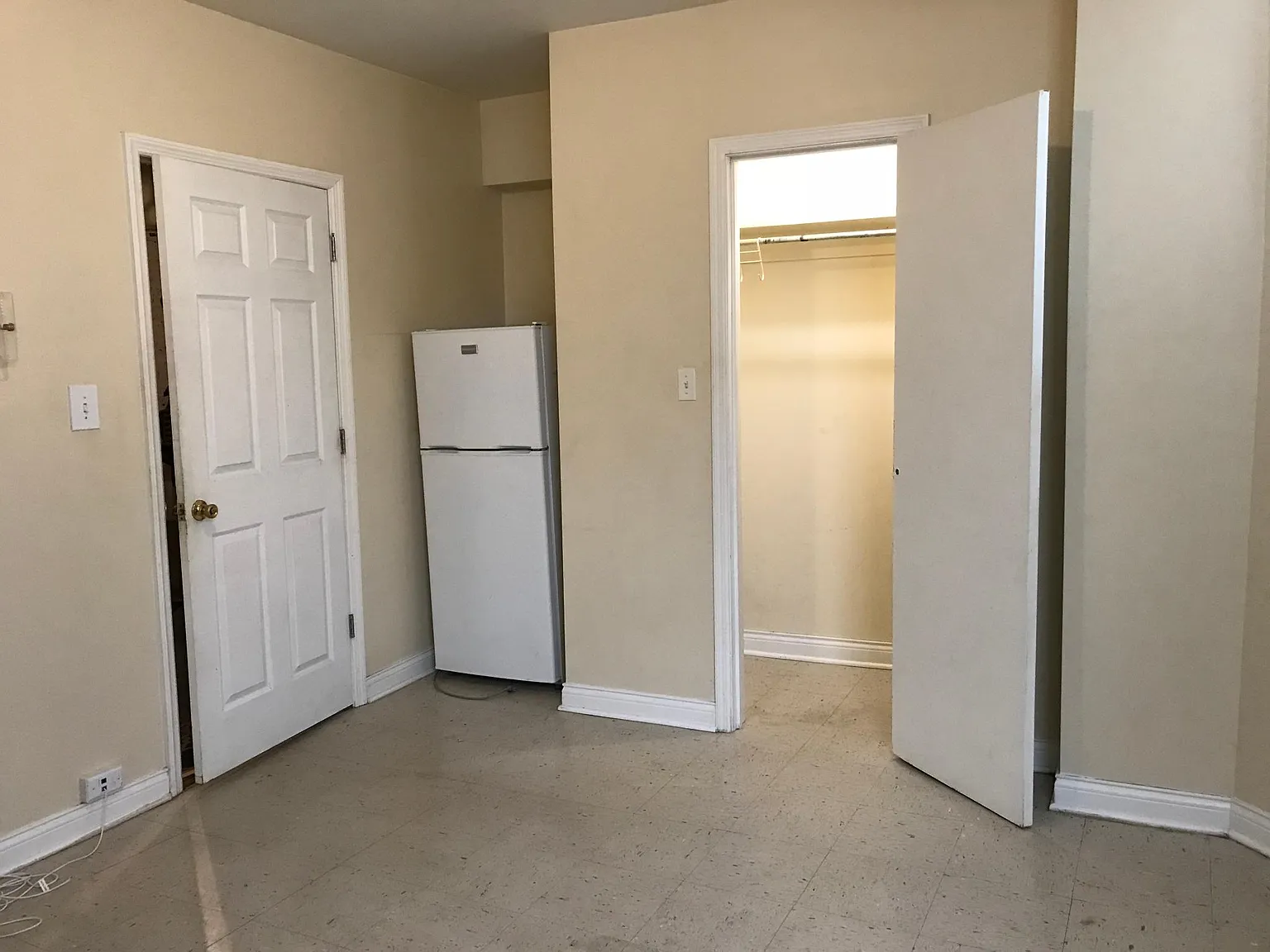 Studio, 400 sqft, $895 — Photo 2