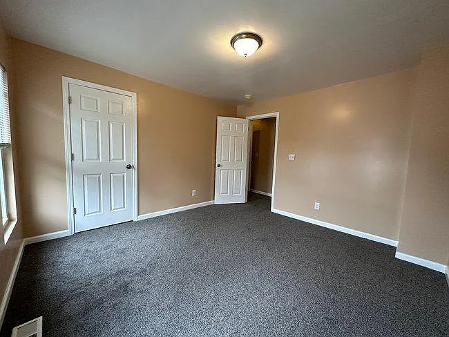 697 Allyn St — Photo 11