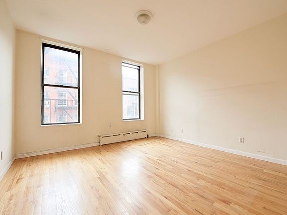 4th image of 160 Allen St #17