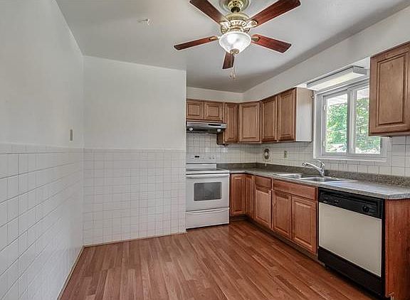 3rd image of 9012 Brassie Dr