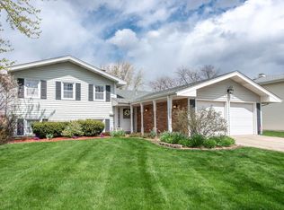 1460 Hassell Rd, Hoffman Estates, IL 60169