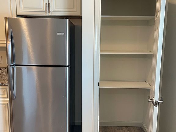 unit 104 kitchen/cabinet