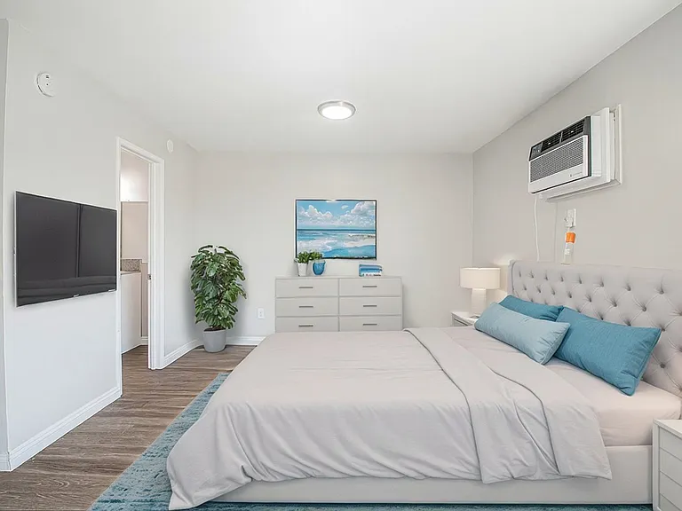 1605 W Holt Ave #3 — Photo 3
