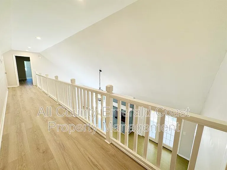 710 Swan Ln — Photo 23