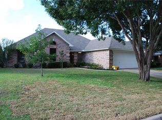 145 Sunny Meadows Dr, Burleson, TX 76028