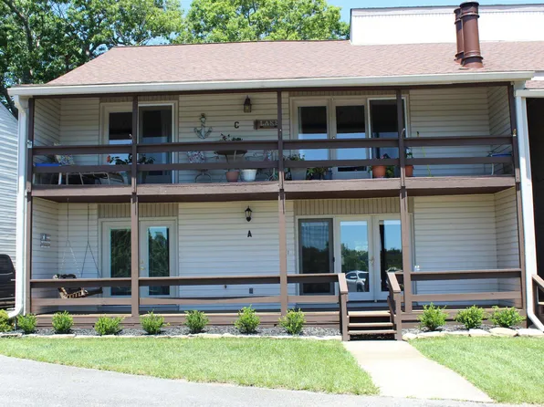 328 Champion Hls #A-unit 10, Kuttawa, KY 42055