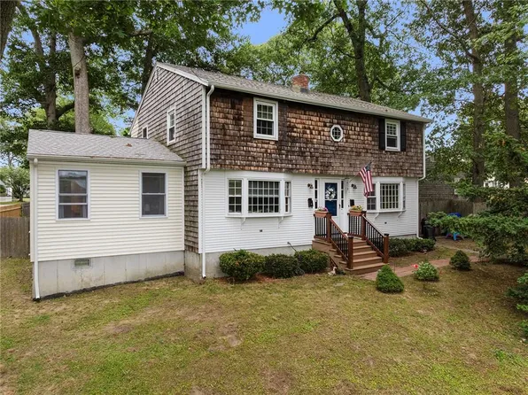 145-147 Oak Crest Dr E, Riverside, RI 02915