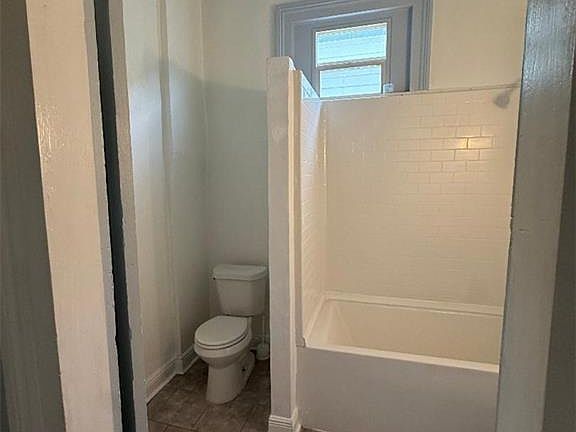 3rd image of 4412-14 S Carrollton Ave