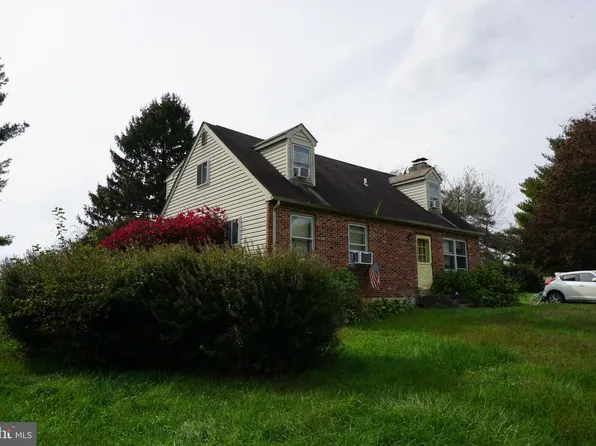 204 Wellington Dr, Coatesville, PA 19320