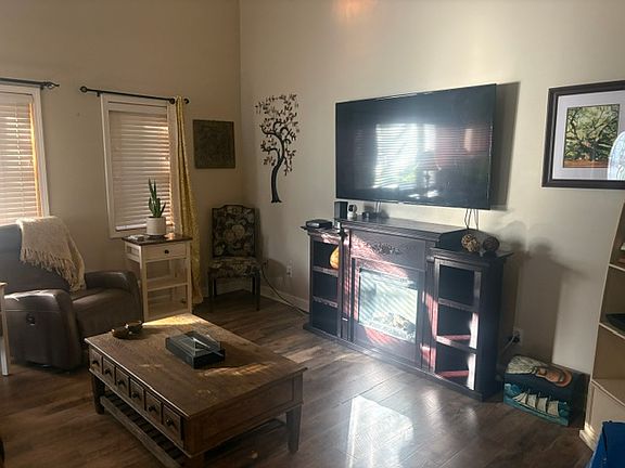 2nd image of 7 Bage St #7