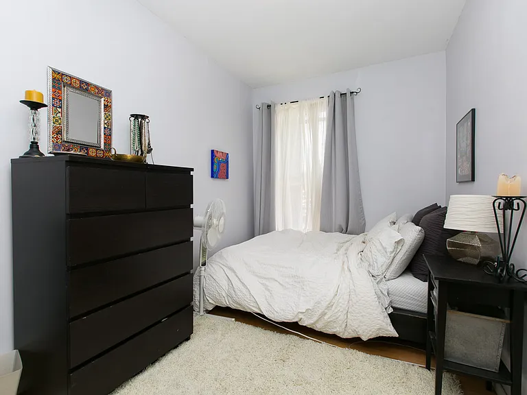 45 Surrey St E — Photo 14