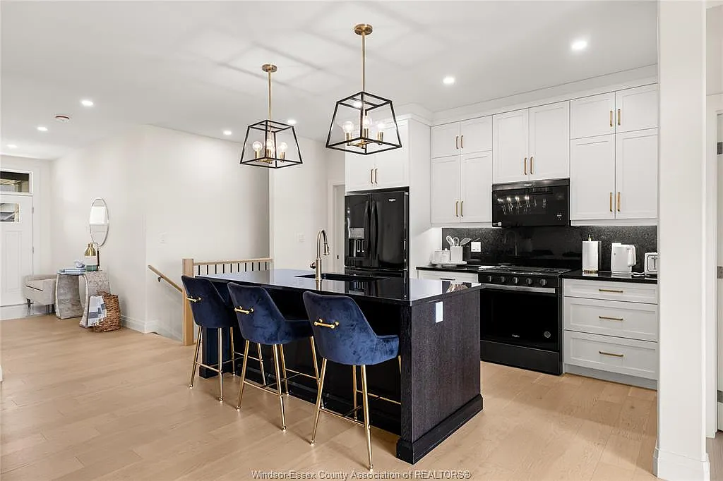 2 bed, $3,000 — Photo 4