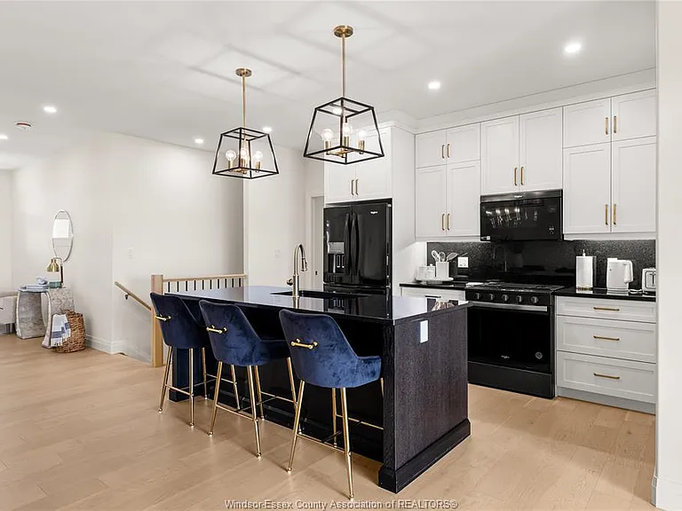 2578 Barkley Ave — Photo 4