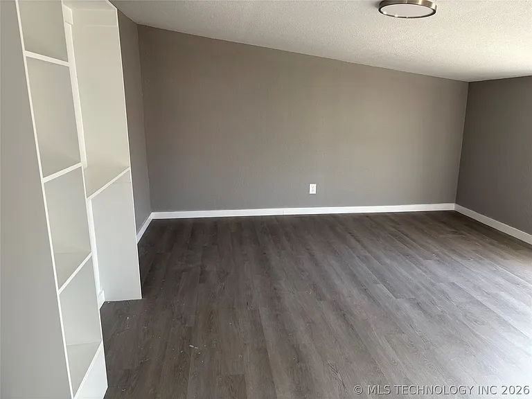 109 N Walker St — Photo 10