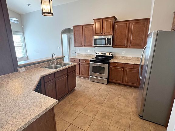 4th image of 105 Chadswalk Ln