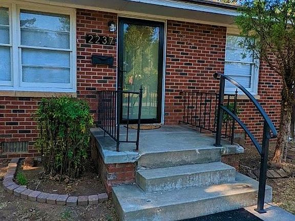 3rd image of 2237 Westchester Dr