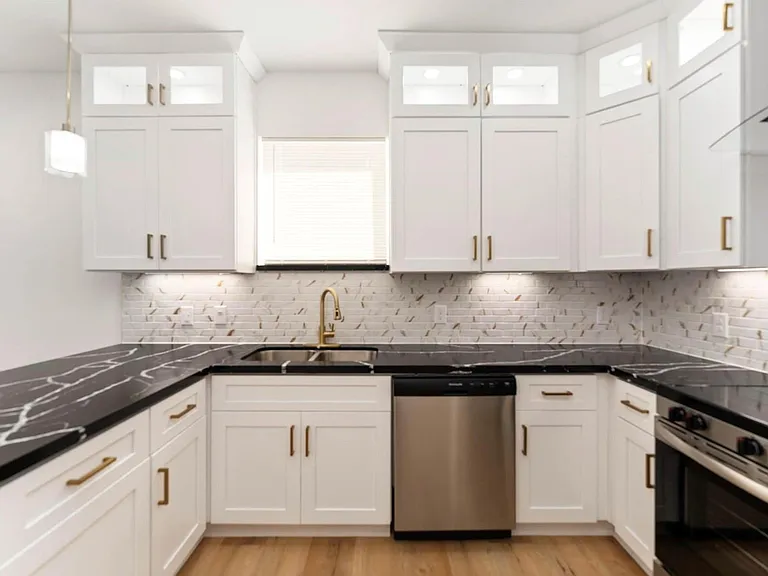 7809 Queen St #B — Photo 11