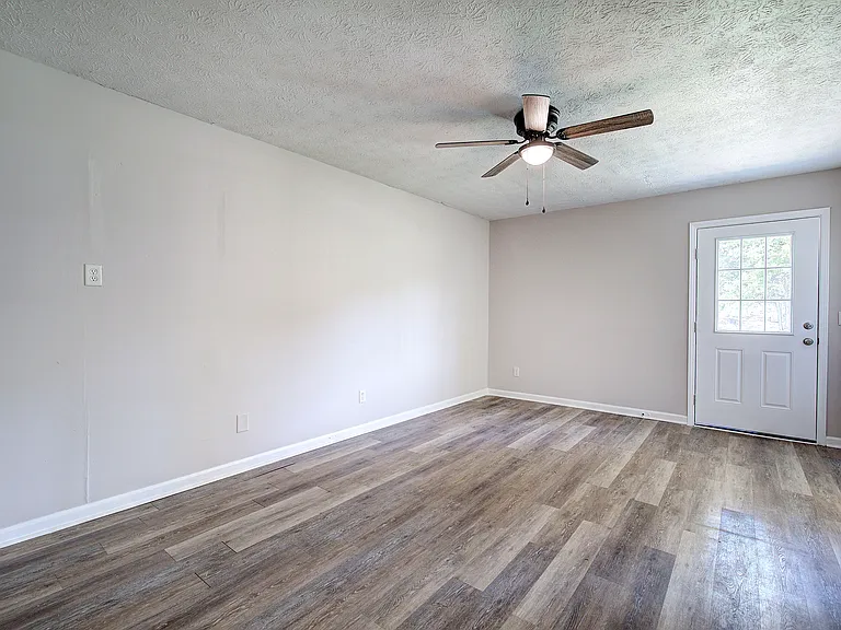 1 Briarwood Ln — Photo 5