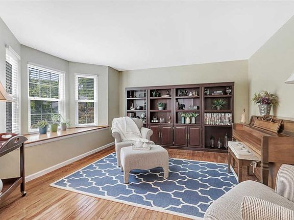 3rd image of 2370 Westpar Dr