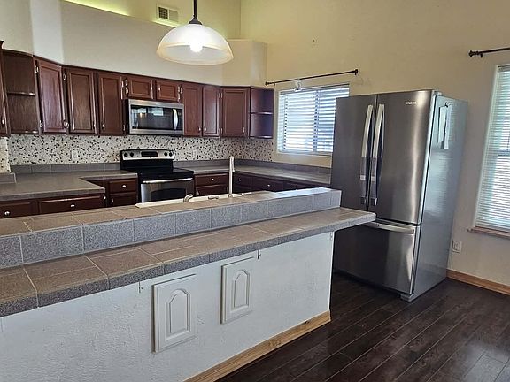 4th image of 705 W Sherwood Dr