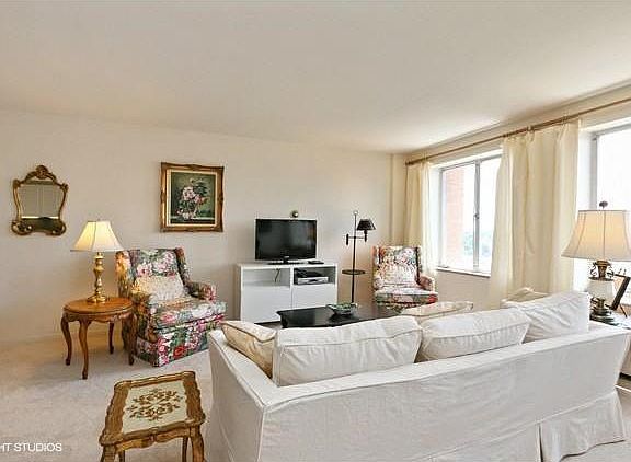 5th image of 221 W 48th St APT 1505