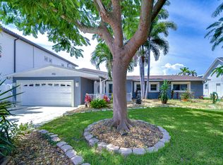 3912 Fontainebleau Dr, Rocky Point, FL 33634