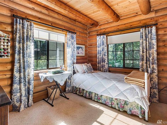 Main floor bedroom. Picture-perfect.