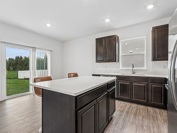 5th image of 307 Andrew Dr