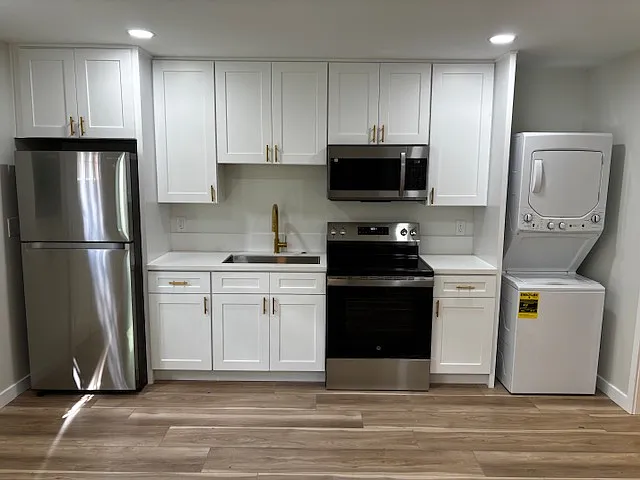 2885 Myrtle Ave #B — Photo 2