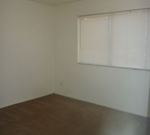 4th image of 1905 N Center St APT 3