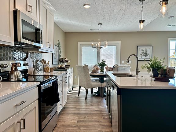5th image of 299 Darla Cir
