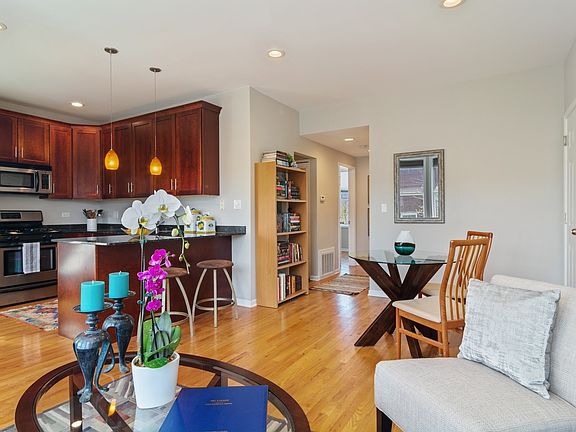 5th image of 2942 W Belle Plaine Ave APT 3W