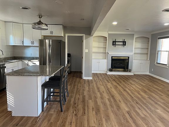 4th image of 2400 Grassy Knoll Ln