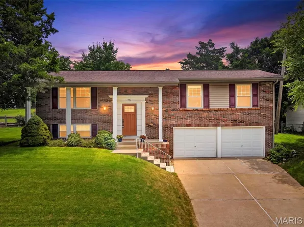 802 Sherwick Ter, Ballwin, MO 63021