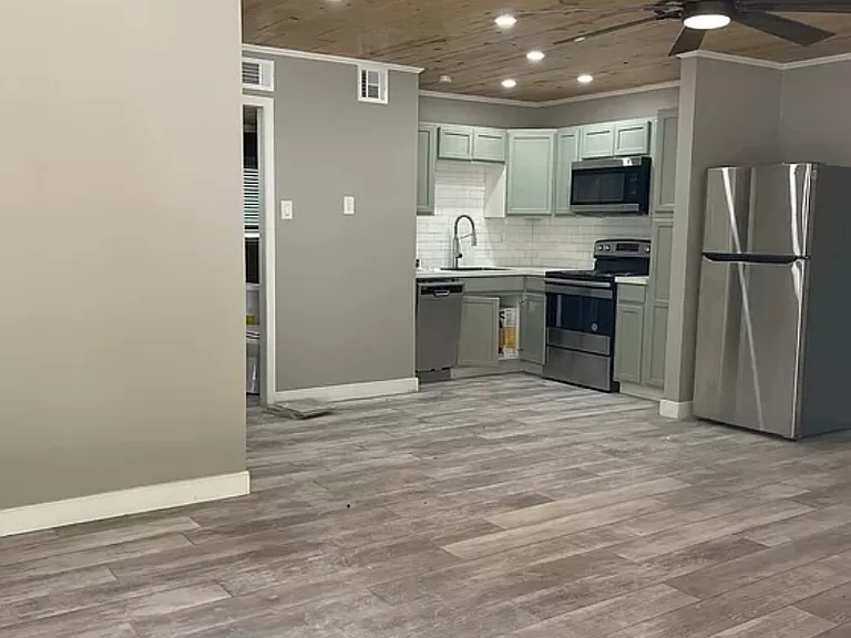 700 Bossier St #15 — Photo 6