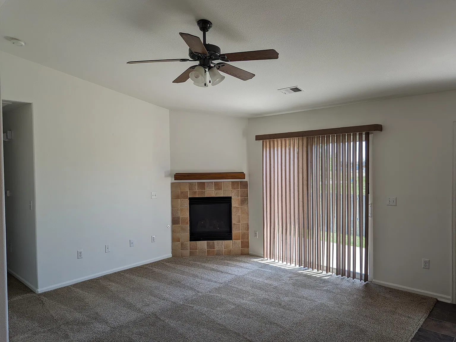 3 bed, 1012 sqft, $1,850 — Photo 4