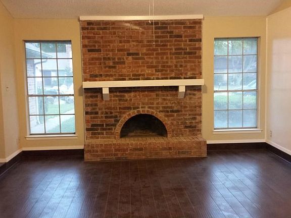 4th image of 2822 Brookcrest Dr