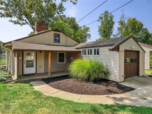 289 Race St, Berea, OH 44017