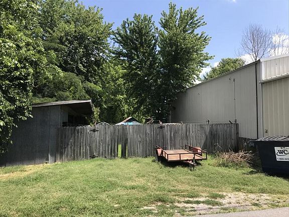 3rd image of 101 N Webster Ave