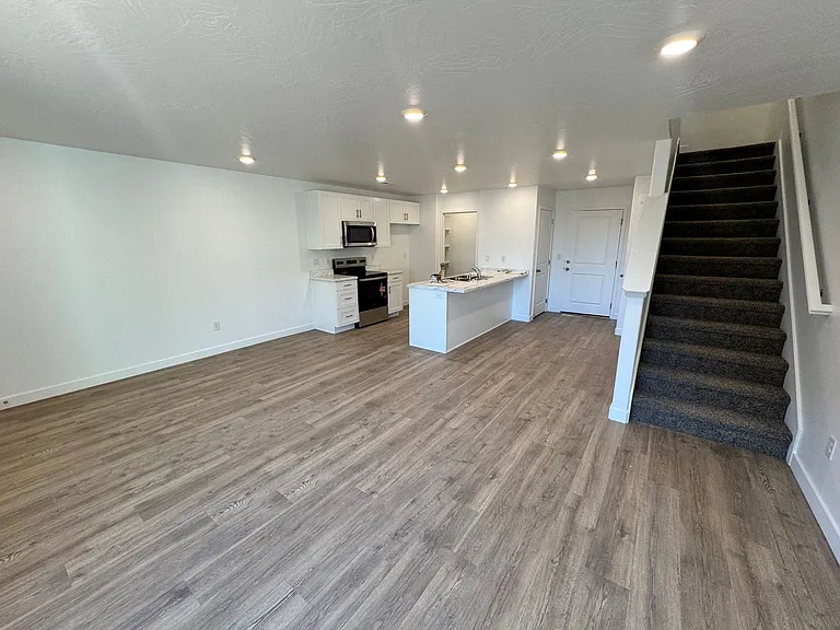 2814 E Fireweed Ln — Photo 5