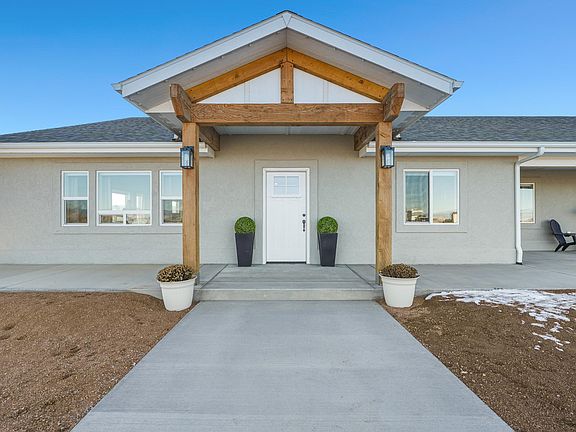 3rd image of 56577 Hawthorne Ln