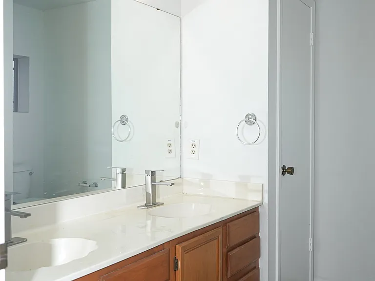 8011 Sunshine Trail Dr — Photo 32