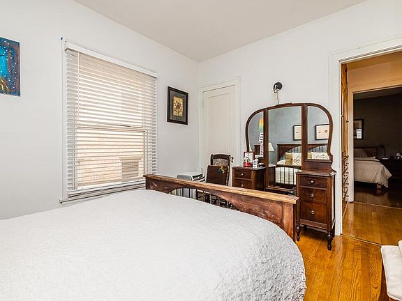 5th image of 309 Chicago Ave #2