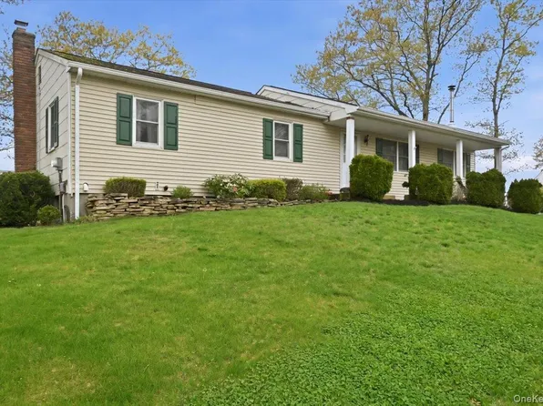 258 Oakland Avenue, Miller Place, NY 11764