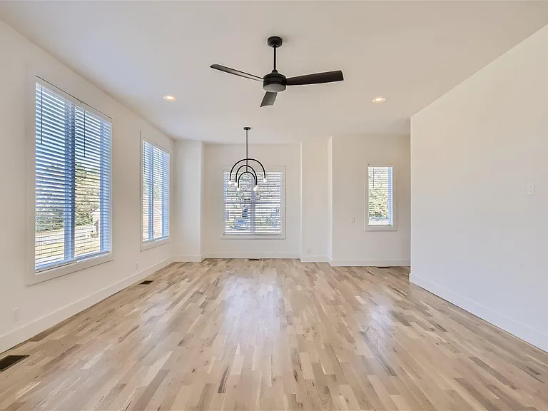 401 Serenity Ln — Photo 9