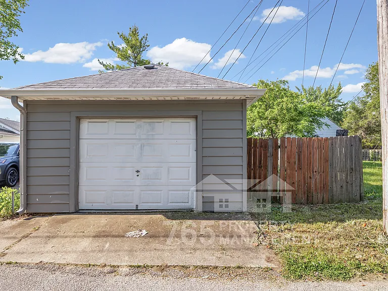 1706 Everett St — Photo 14