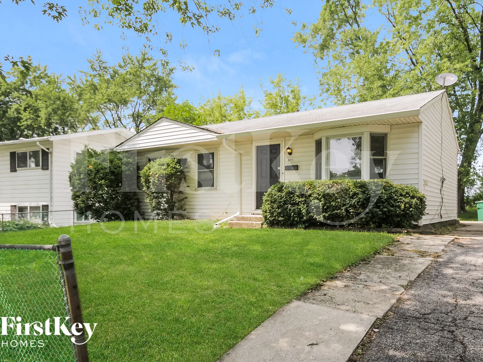 3 bed, 1.0 bath, 900 sqft, $2,230 — Photo 2