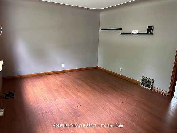 2nd image of 15 Beverley St