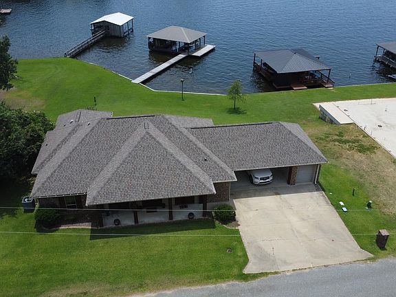 3rd image of 179 Spruce Rd